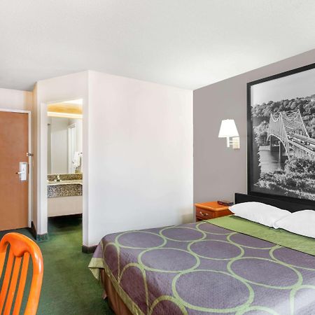Super 8 By Wyndham Athens Hotel Bagian luar foto