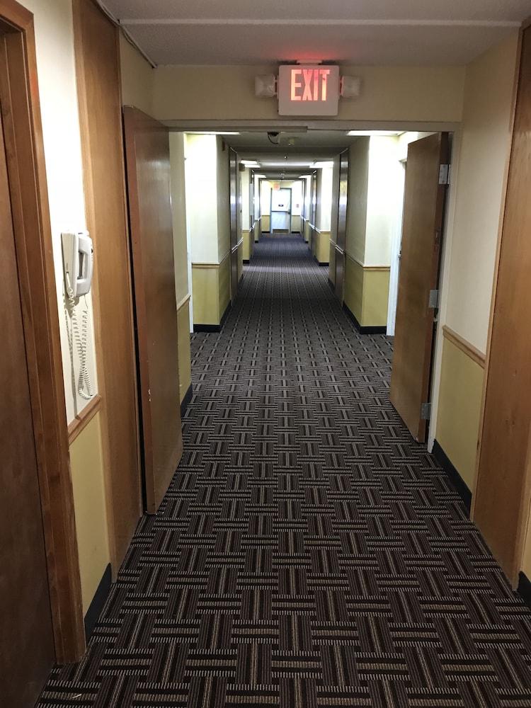 Super 8 By Wyndham Athens Hotel Bagian luar foto