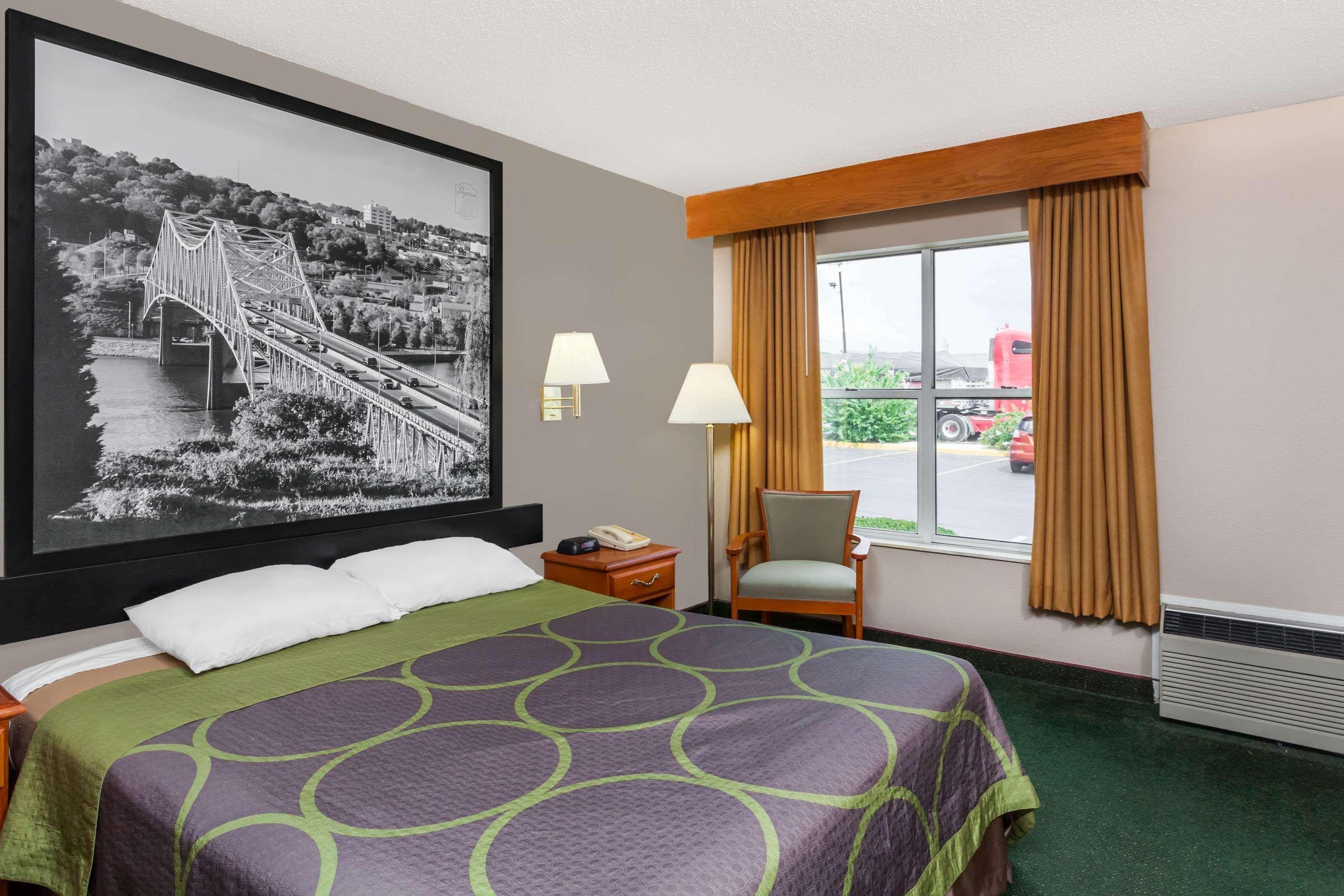 Super 8 By Wyndham Athens Hotel Bagian luar foto