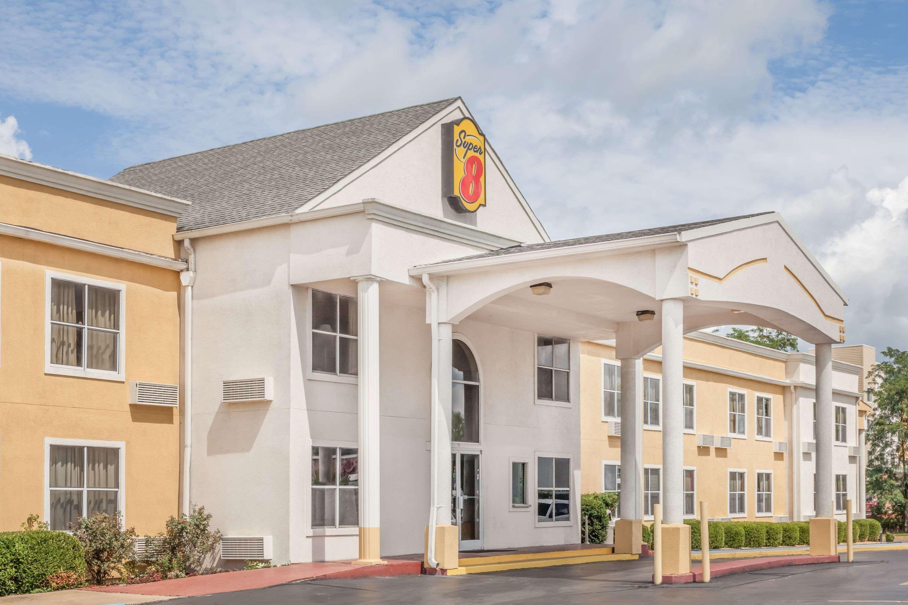 Super 8 By Wyndham Athens Hotel Bagian luar foto