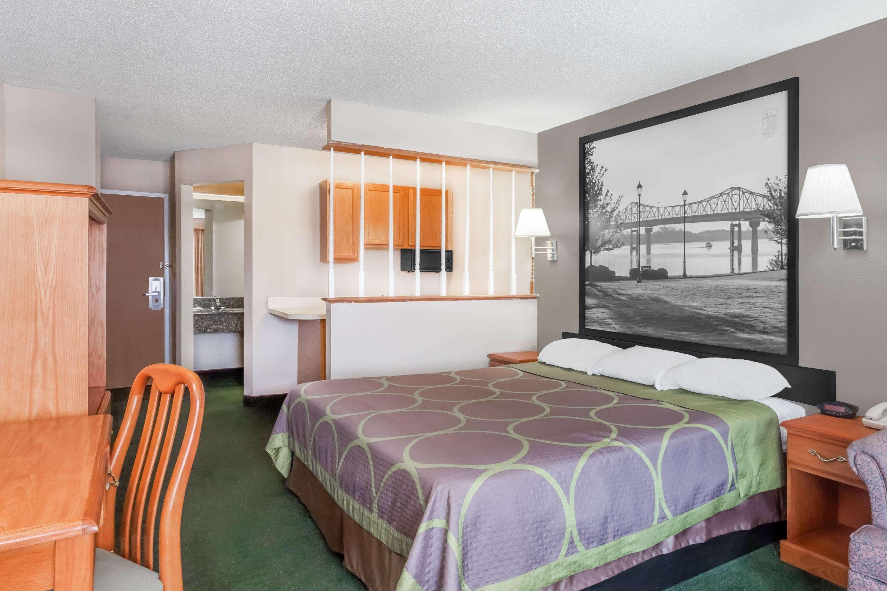 Super 8 By Wyndham Athens Hotel Bagian luar foto